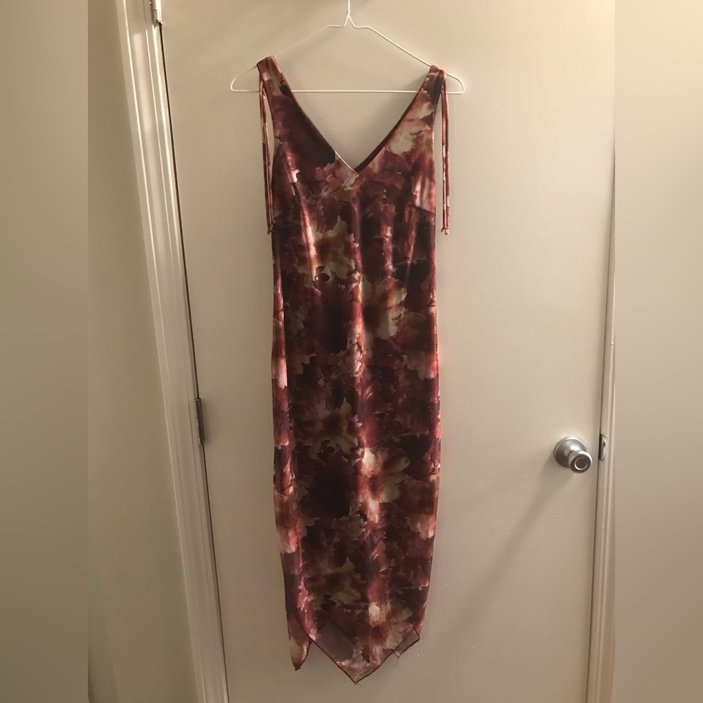 Mirrors 100% Polyester Petal triangle tapered dress